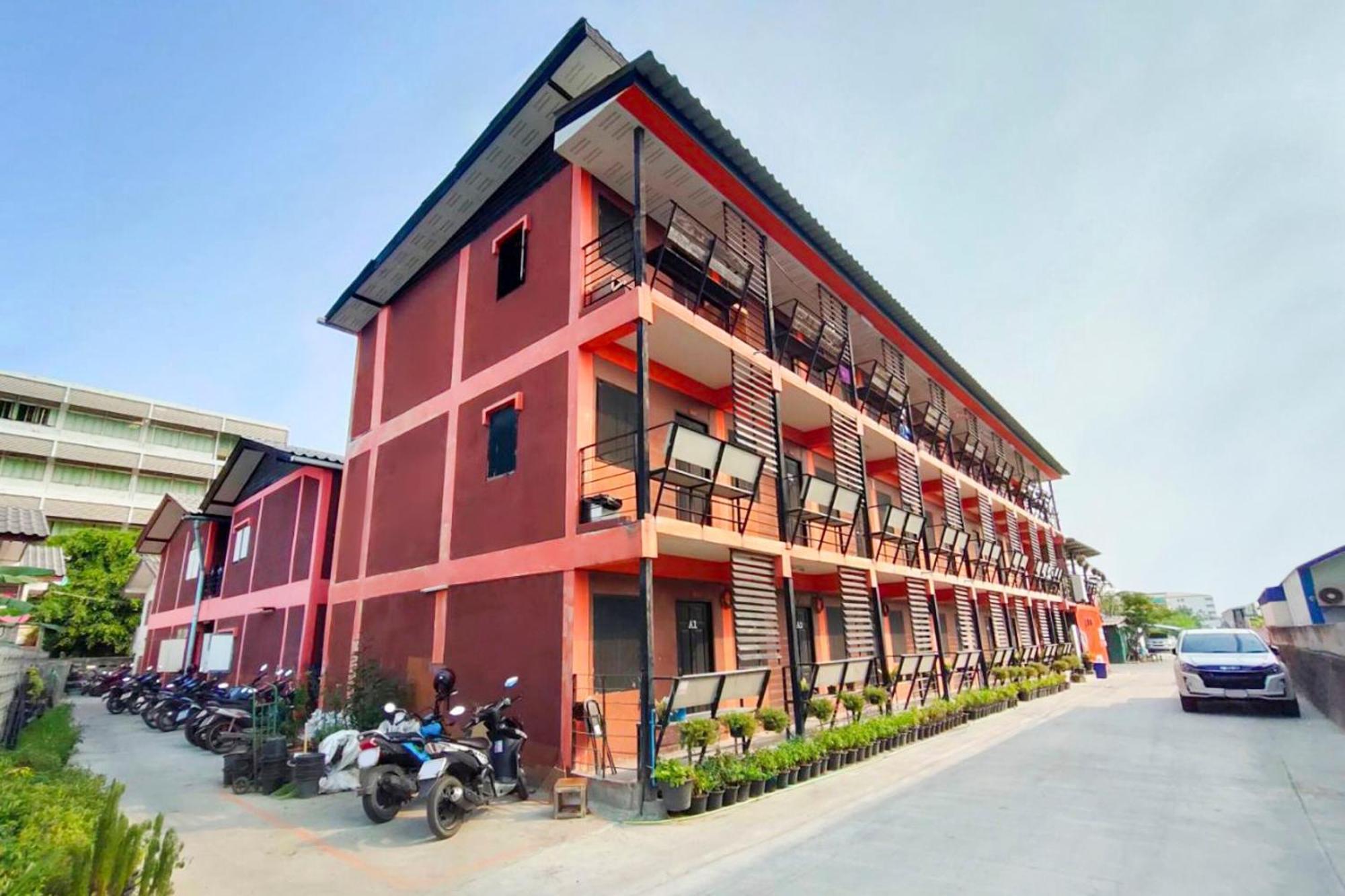Oyo 560 Chang Hostel Suvarnabhumi Banguecoque Exterior foto